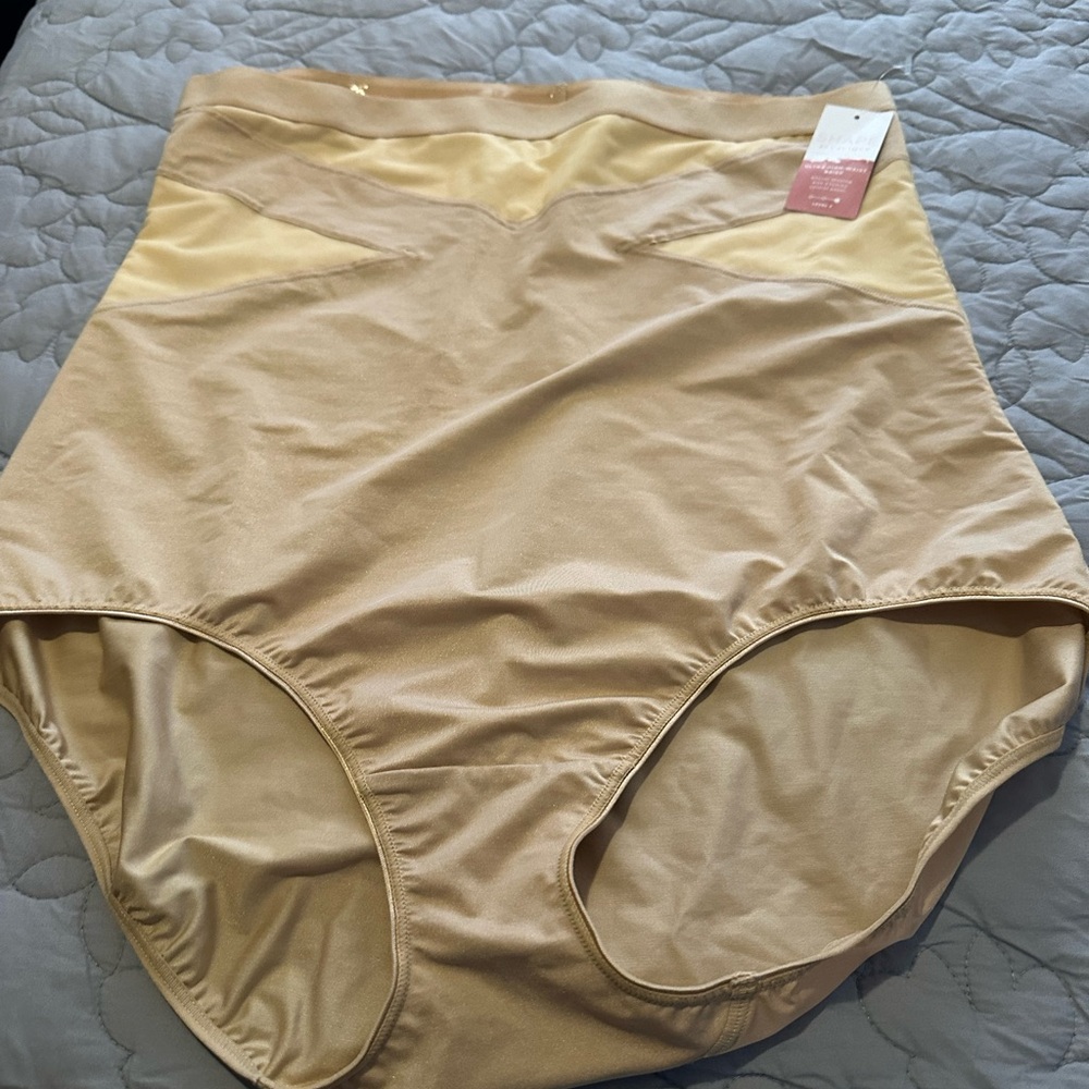 Cacique Ultra High-Waisted Shape wear